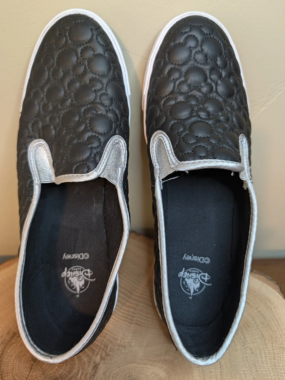 Women's Disney Mickey Mouse Quilted Slip-On Sneakers in Black Sz 10